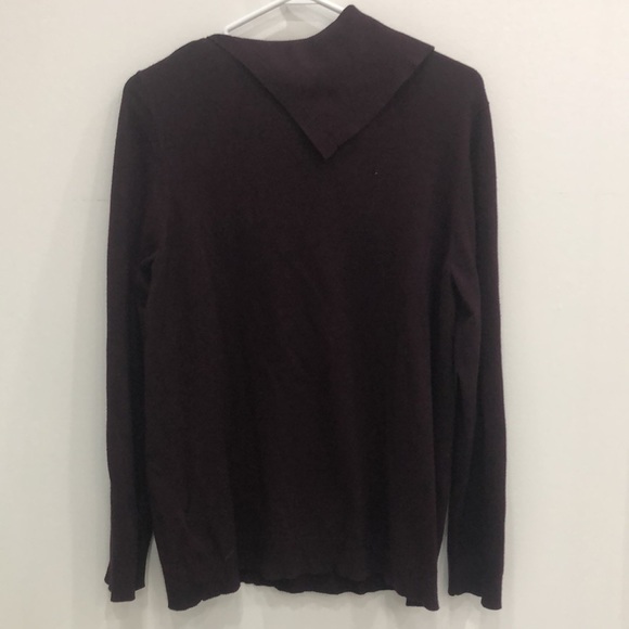 Laura large maroon long sleeve sweater with golden button design - Picture 5 of 6